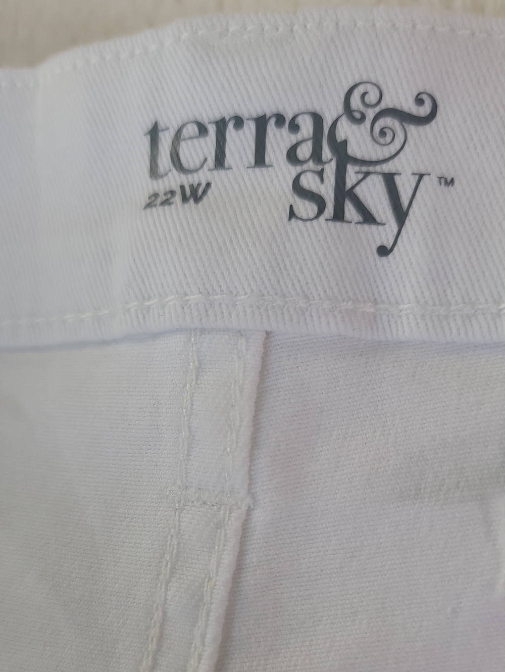 Terra & Sky White Stretch Shorts Size 22W  NWT - Picture 8 of 8